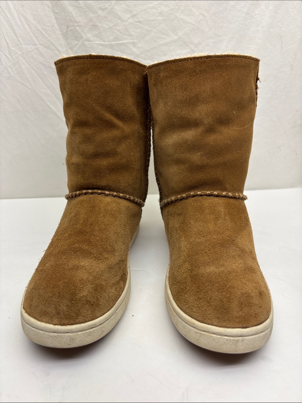 UGG Women's Short Chestnut Suede Winter Boots, SZ 6